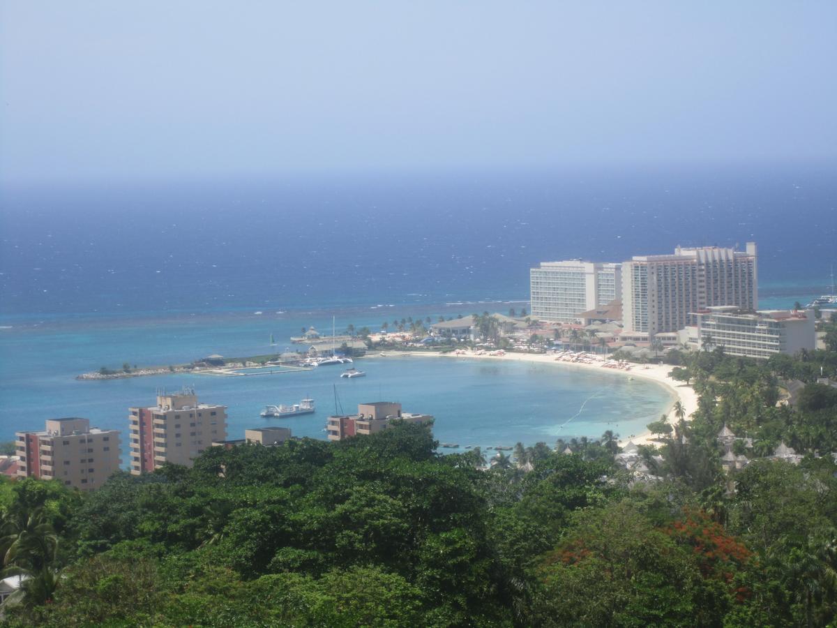 Mcfarlane'S Place Ocho Rios Bagian luar foto