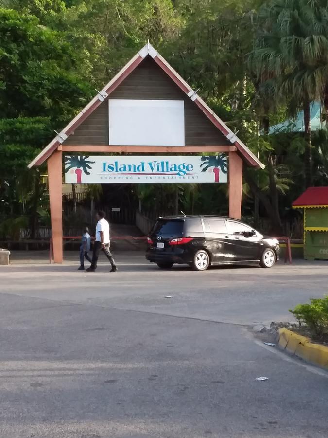 Mcfarlane'S Place Ocho Rios Bagian luar foto